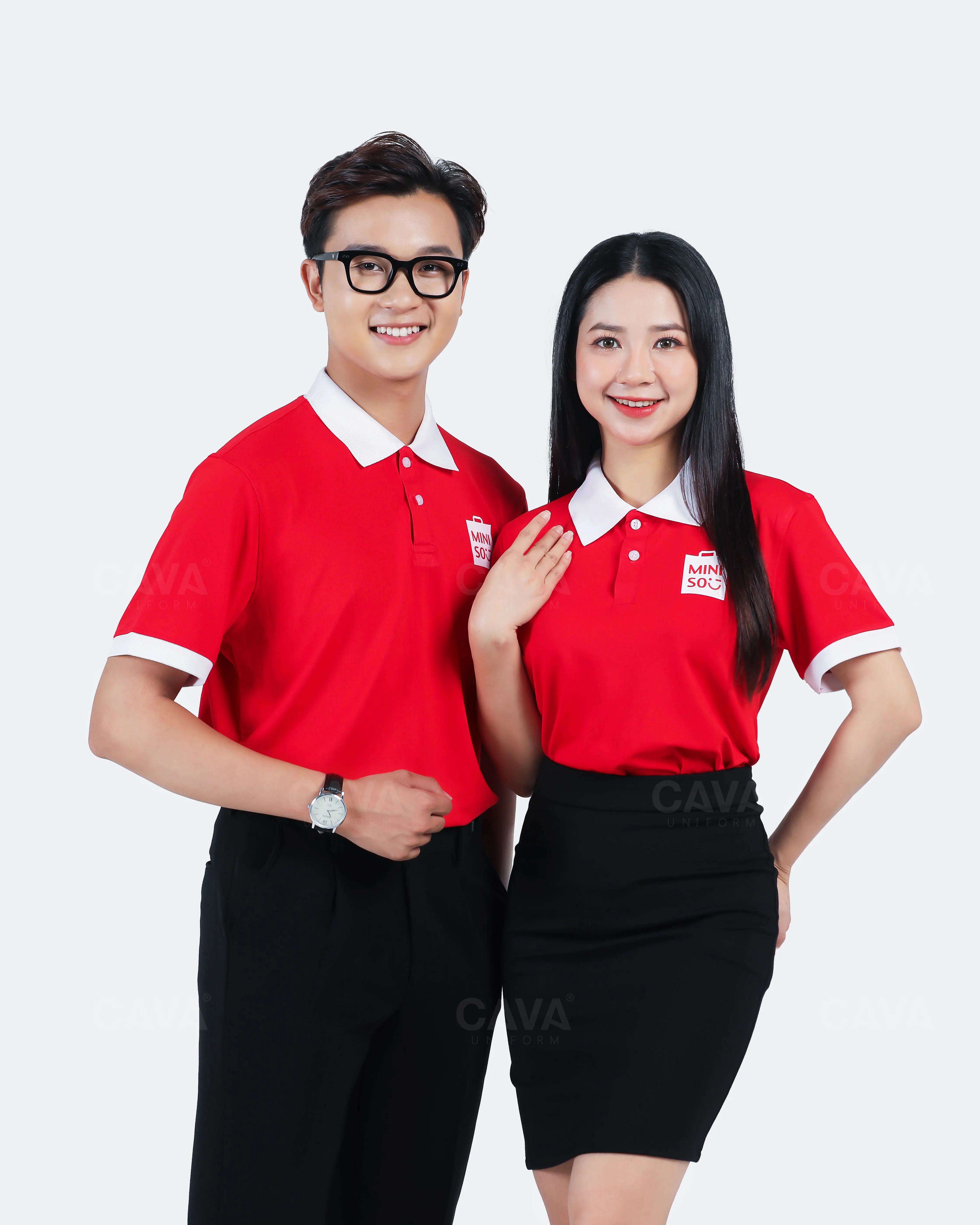 Mẫu đồng phục áo thun Polo Lacoste màu đỏ công ty MINISO